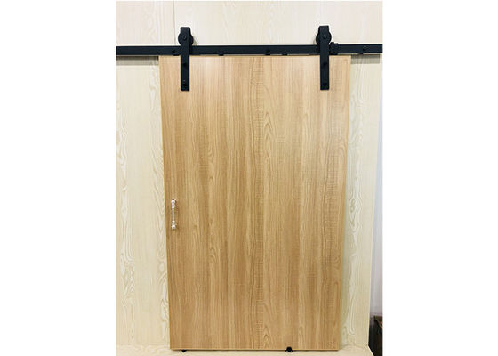 Deslizando o hardware da trilha de porta do celeiro e da porta de celeiro
