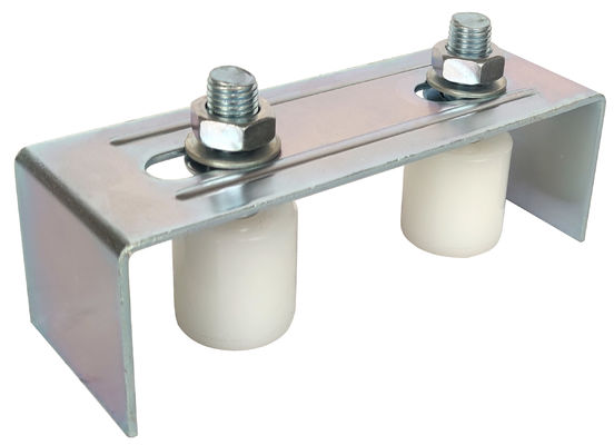 Suporte de guia duplo L da porta de deslizamento dos rolos universal 64mm ajustáveis resistentes do cargo da parte traseira